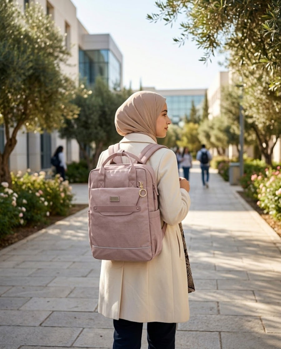 Sac à dos femme rose poudré porté