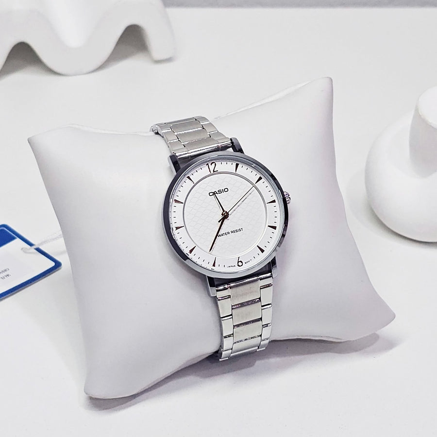 Casio LTP-VT04D cadran blanc sur coussin
