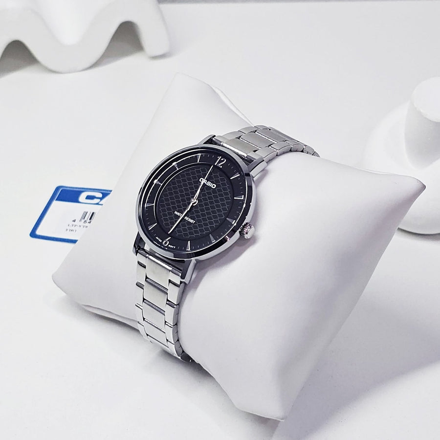 Casio LTP-VT04D cadran noir sur coussin