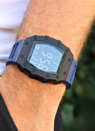 BNMI 2203 TitanSport – Montre digitale masculine au style affirmé