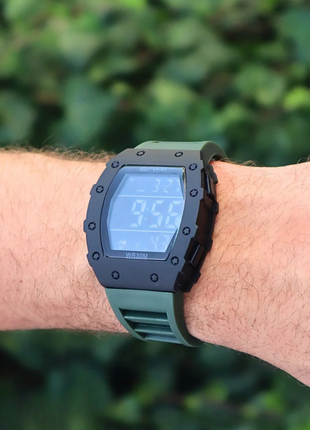 BNMI 2203 TitanSport – Montre digitale masculine au style affirmé
