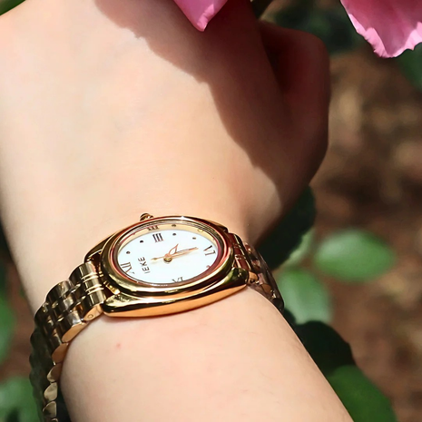 IEKE Xerxes – Montre dorée au charme intemporel & cadran blanc raffiné