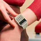 Casio CA-53WB-8B portée au poignet