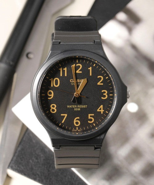 Cadran noir et or de la Casio MW-240