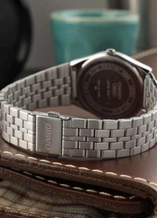 Montre Homme CASIO Acier Inoxydable – Fine & Élégante B145D