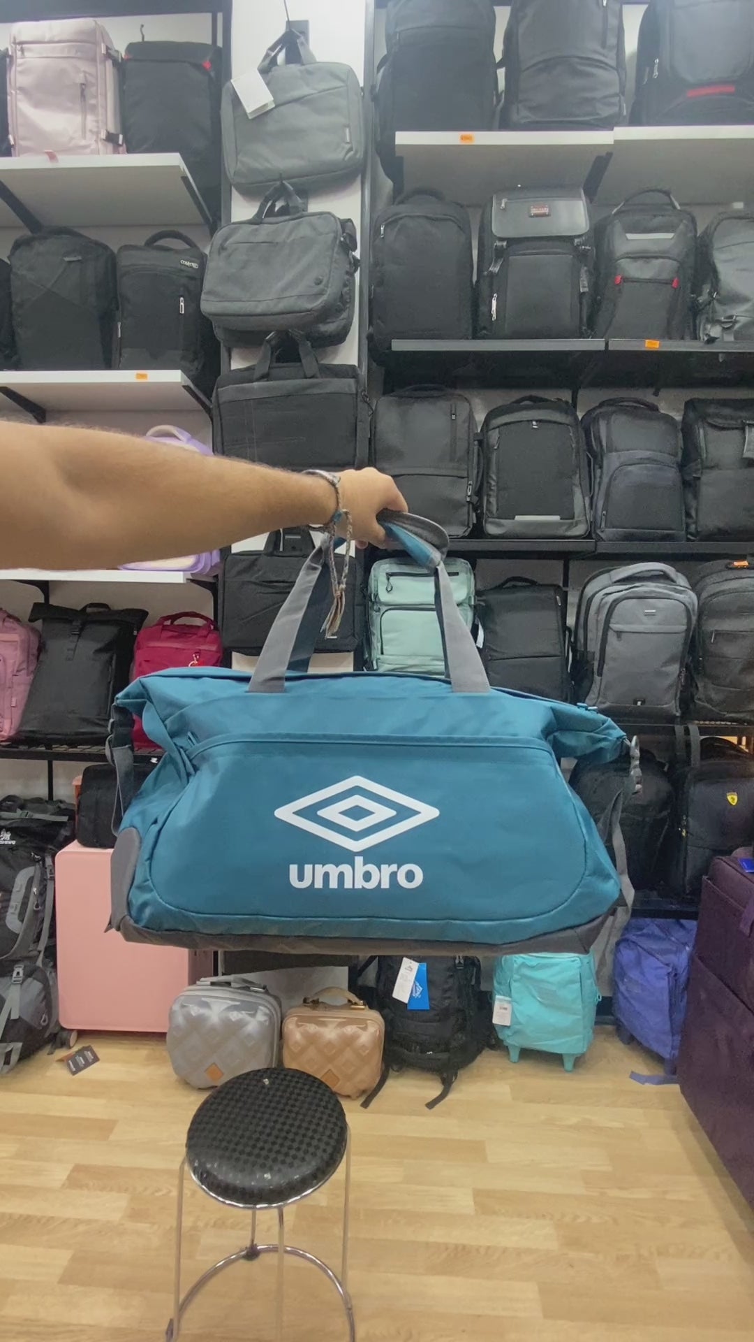 Cabas et sac à main Umbro pour sport et voyage