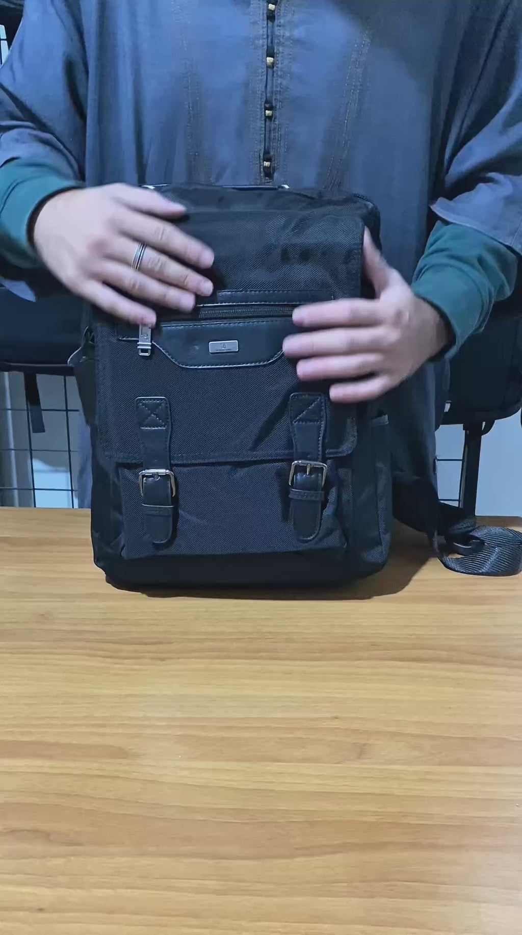 حقيبة ظهر كلاسيكية للكمبيوتر المحمول والسفر من VIDEN KING 