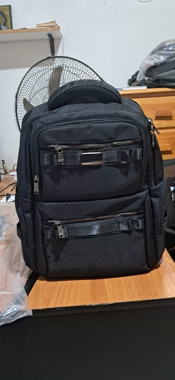 Sac à dos business, photo réelle de face